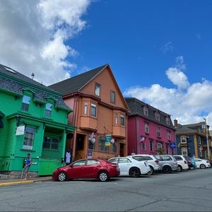 Meet your Posher, Nada